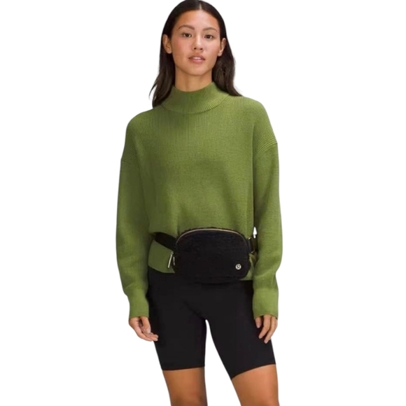 Lululemon Athletica Everywhere Fleece Belt Bag (Black) with Gold Hardware - Picture 3 of 9